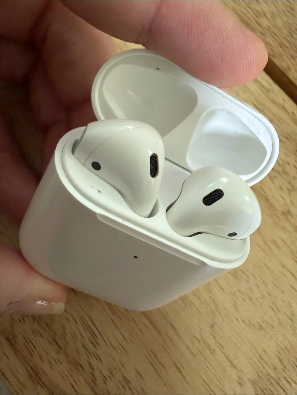 Apple AirPods with Wireless Charging Case